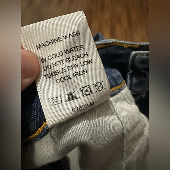 JUDY BLUE - MID RISE BUTTON FLY FLARE W/DESTROY FRAY HEM JEANS - 82638 size 7/28 - Picture 4 of 9